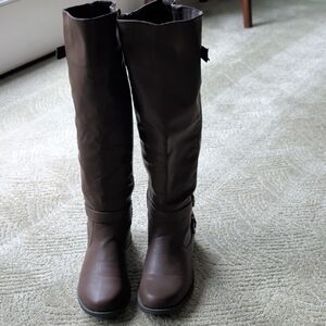 Chic Brown Women's Boots